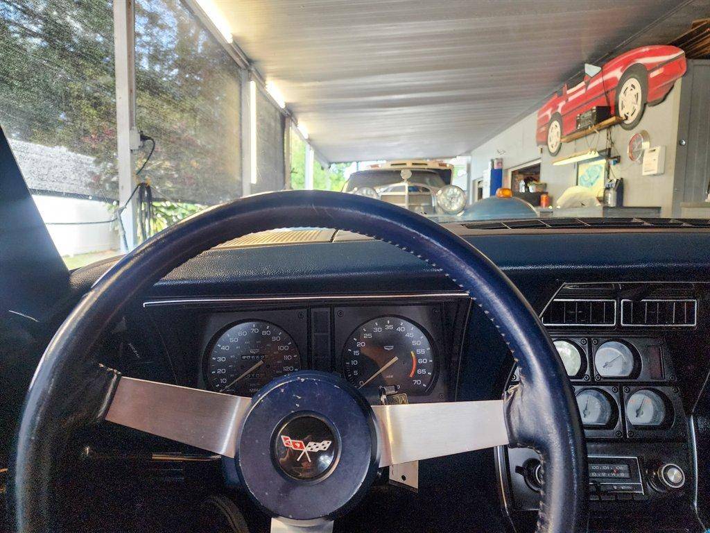 Chevrolet-Corvette-1979-blue-18