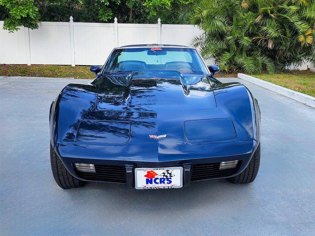 Chevrolet-Corvette-1979-blue-2