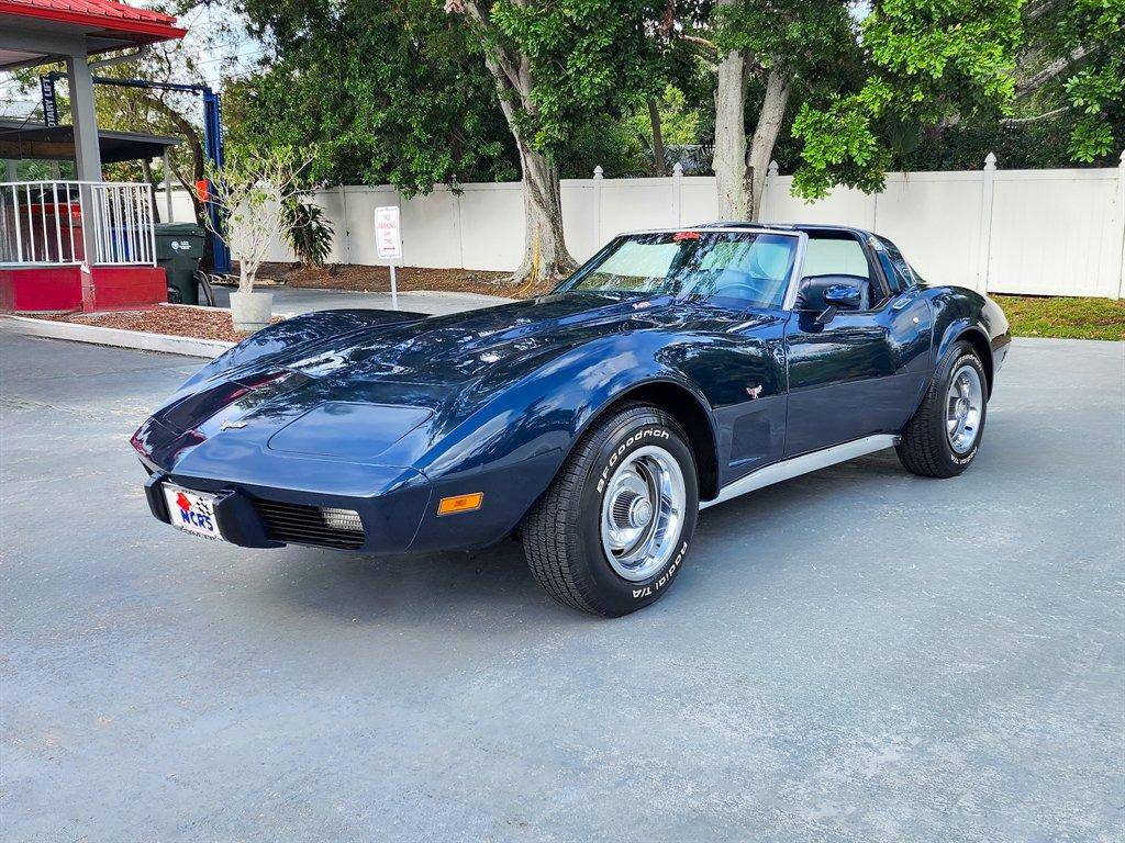 Chevrolet-Corvette-1979-blue-3