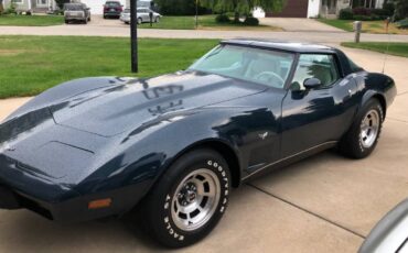 Chevrolet-Corvette-1979-blue-4