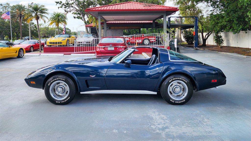 Chevrolet-Corvette-1979-blue-4