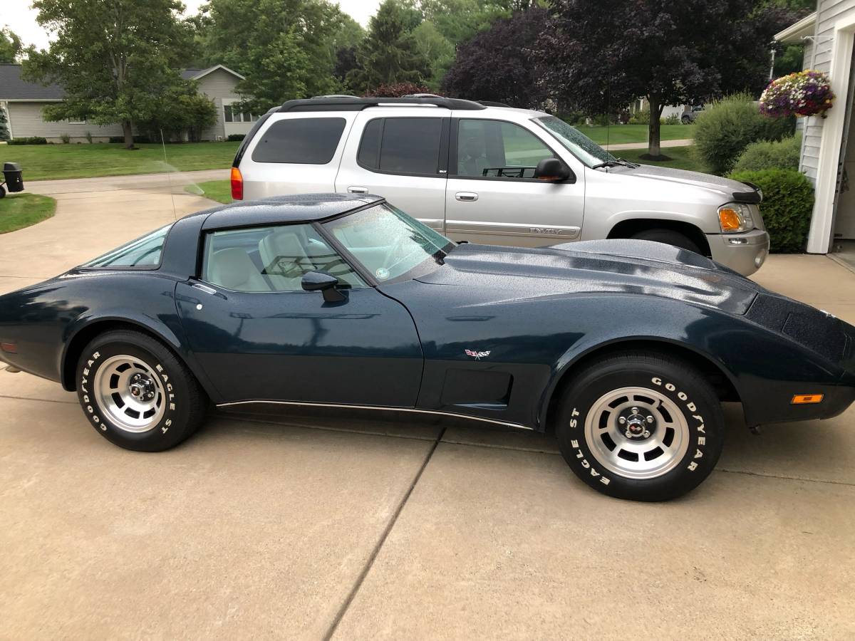 Chevrolet-Corvette-1979-blue-5