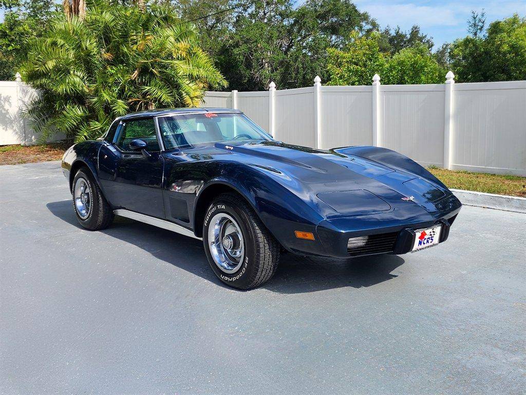 Chevrolet-Corvette-1979-blue-9