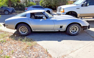 Chevrolet-Corvette-1980-Coupe-3