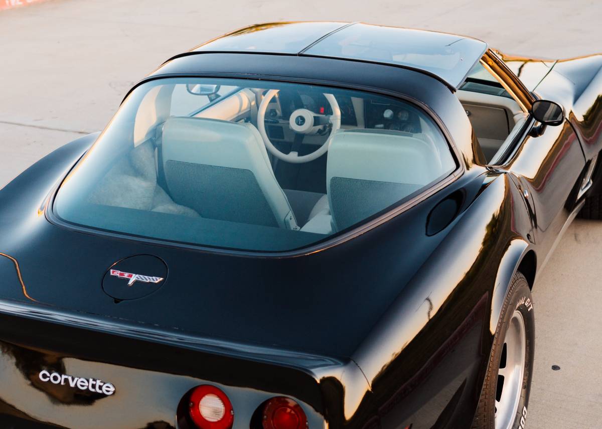Chevrolet-Corvette-1980-black-1