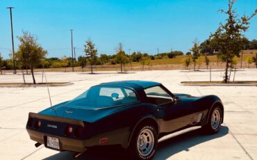 Chevrolet-Corvette-1980-black-3