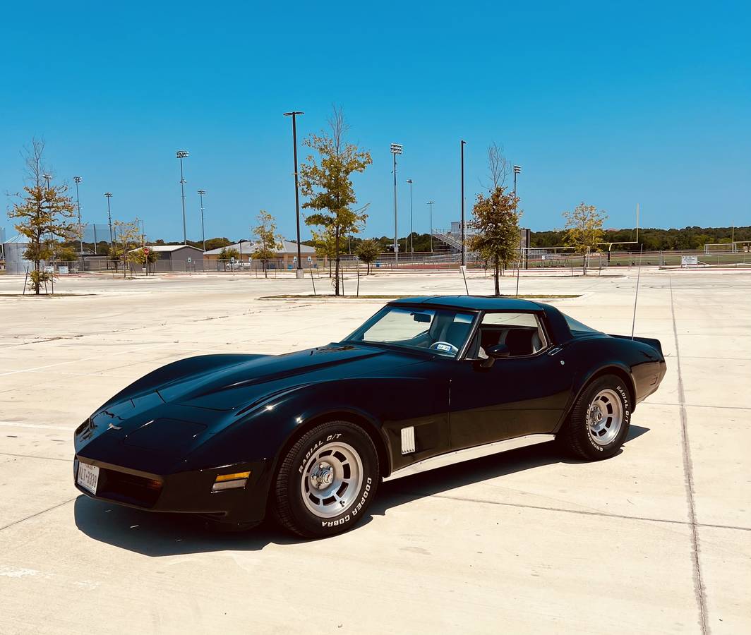 Chevrolet-Corvette-1980-black-4