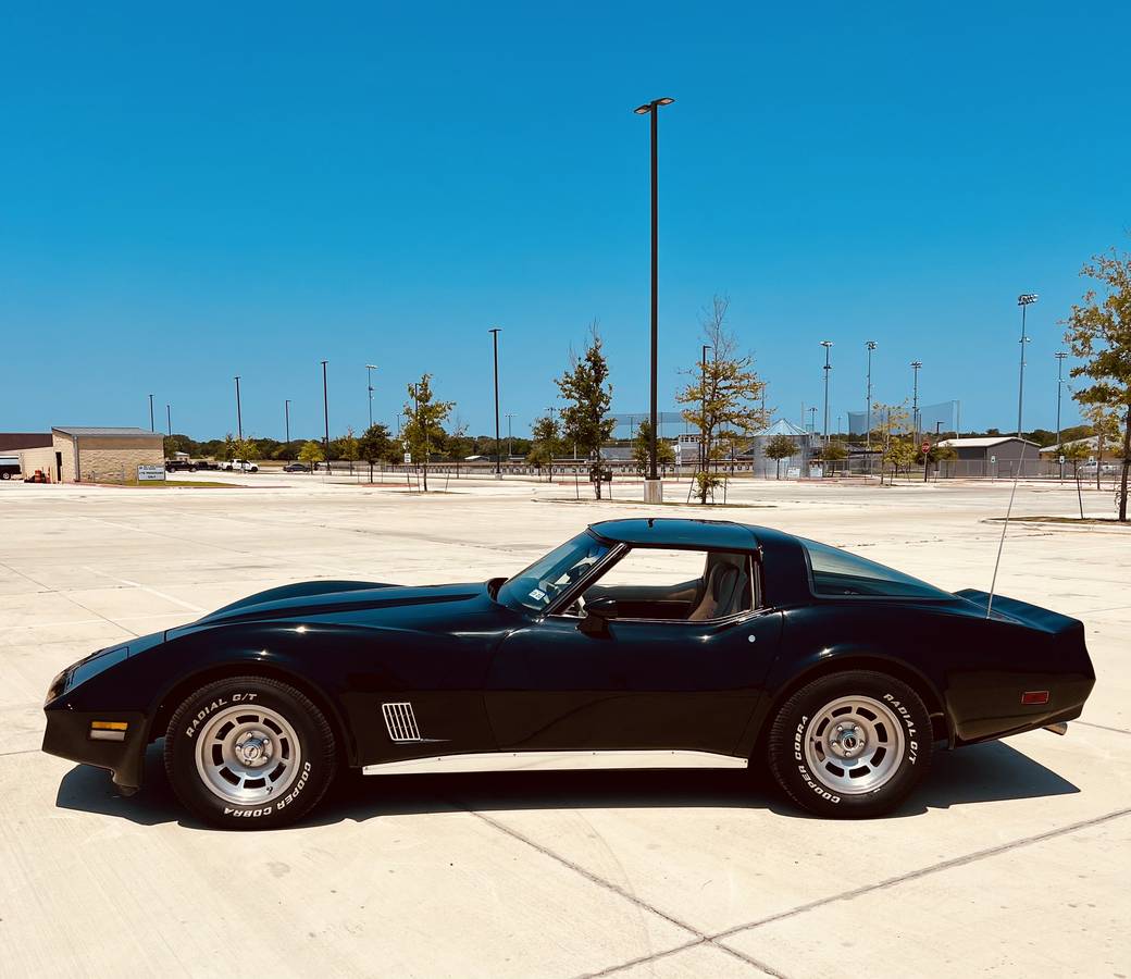 Chevrolet-Corvette-1980-black-7