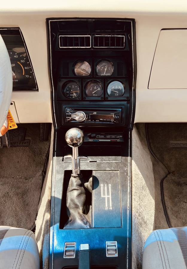 Chevrolet-Corvette-1980-black-8