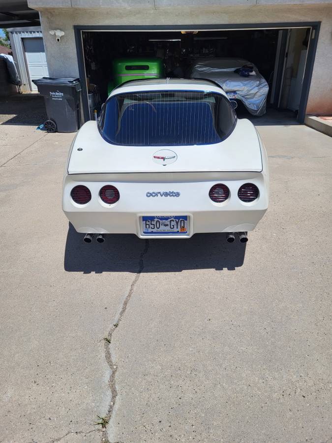 Chevrolet-Corvette-1981-1