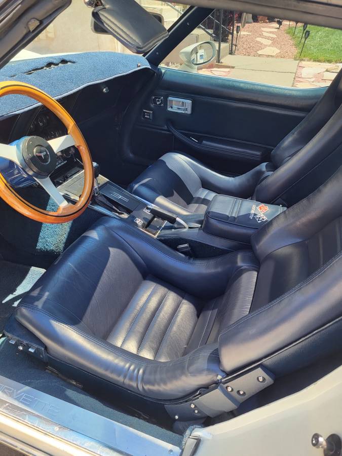 Chevrolet-Corvette-1981-4