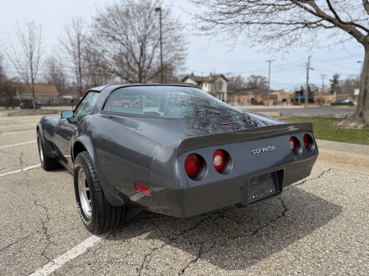 Chevrolet-Corvette-1981-Coupe-10