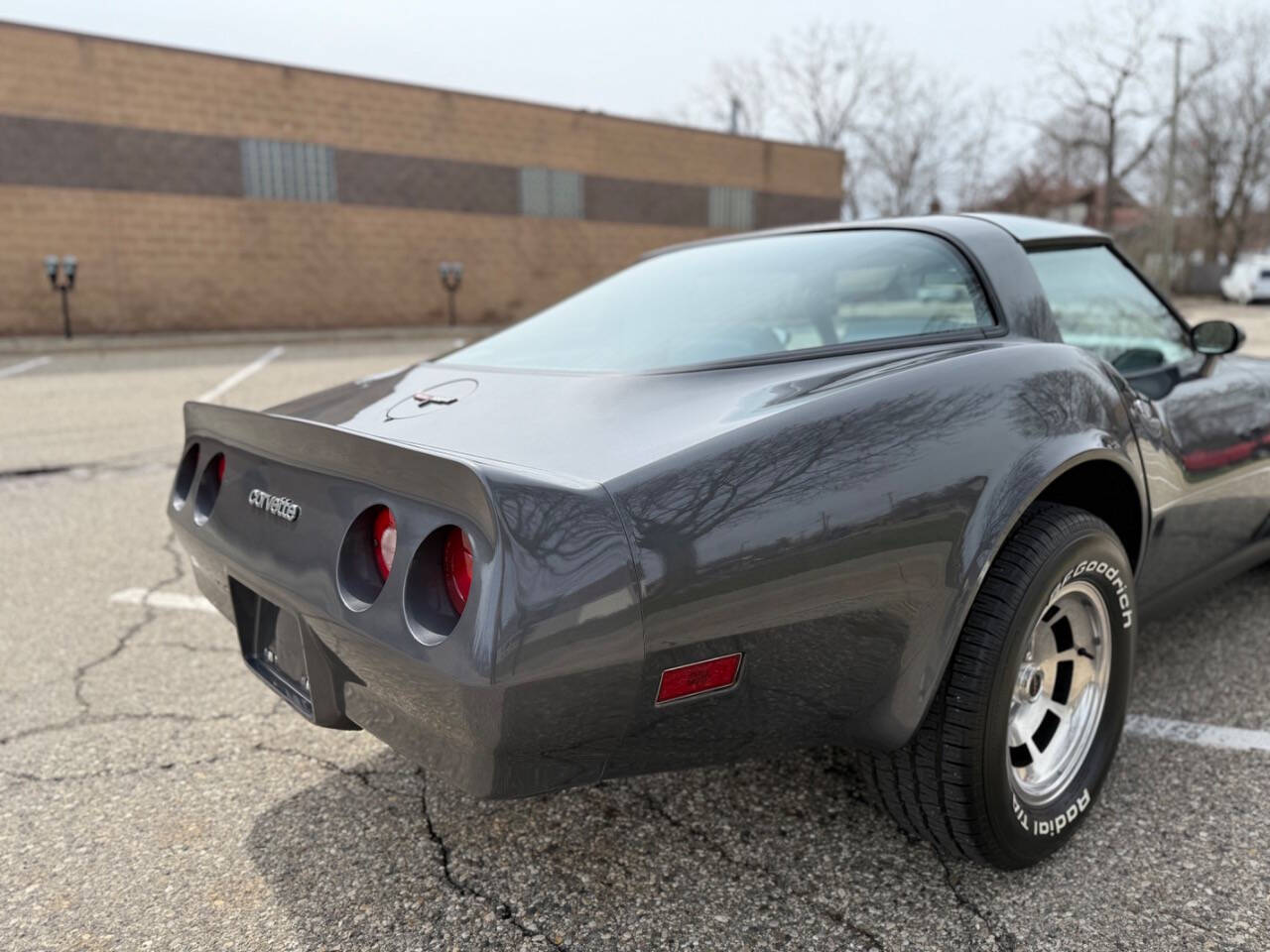 Chevrolet-Corvette-1981-Coupe-21