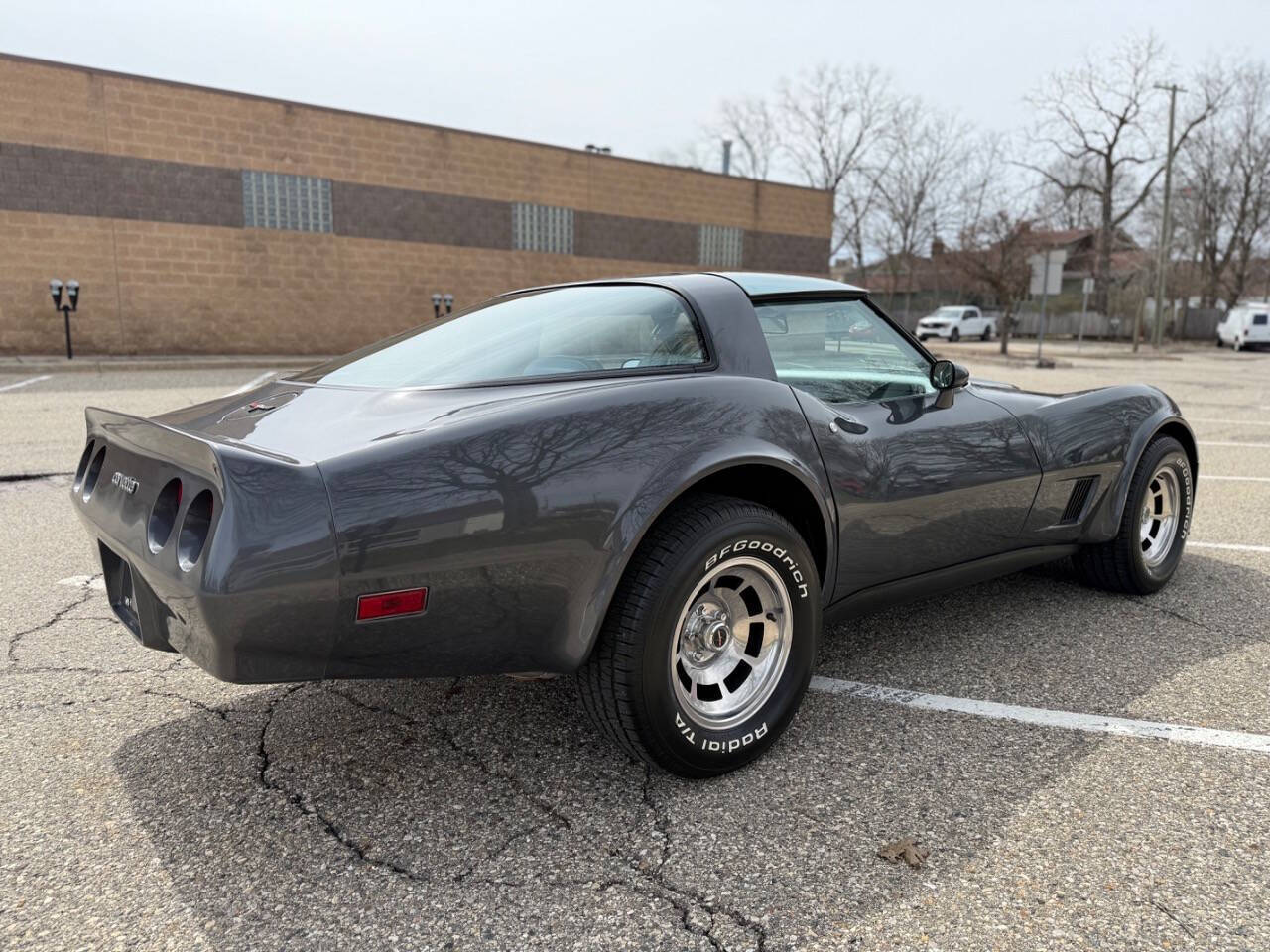 Chevrolet-Corvette-1981-Coupe-22