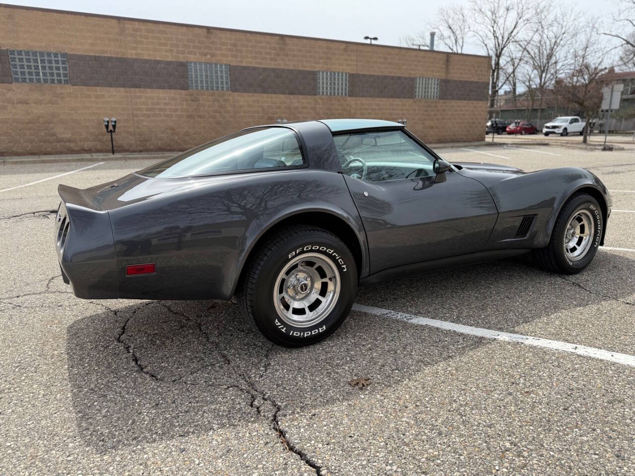 Chevrolet-Corvette-1981-Coupe-23