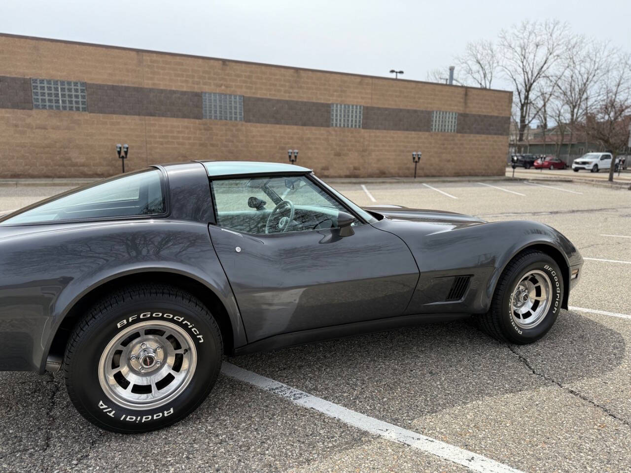 Chevrolet-Corvette-1981-Coupe-24