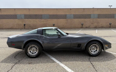 Chevrolet-Corvette-1981-Coupe-25