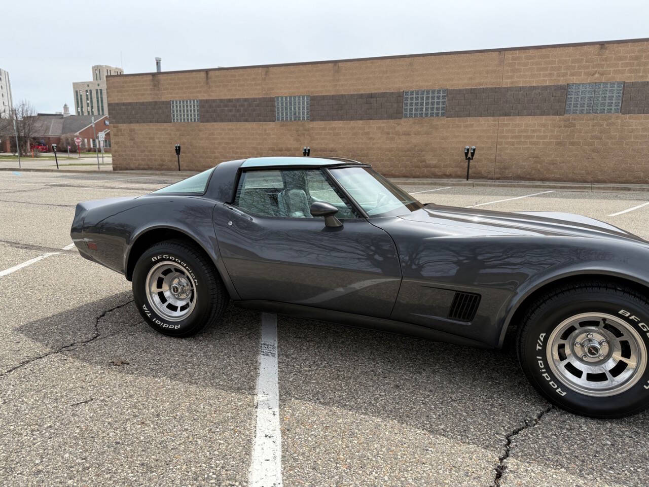 Chevrolet-Corvette-1981-Coupe-26