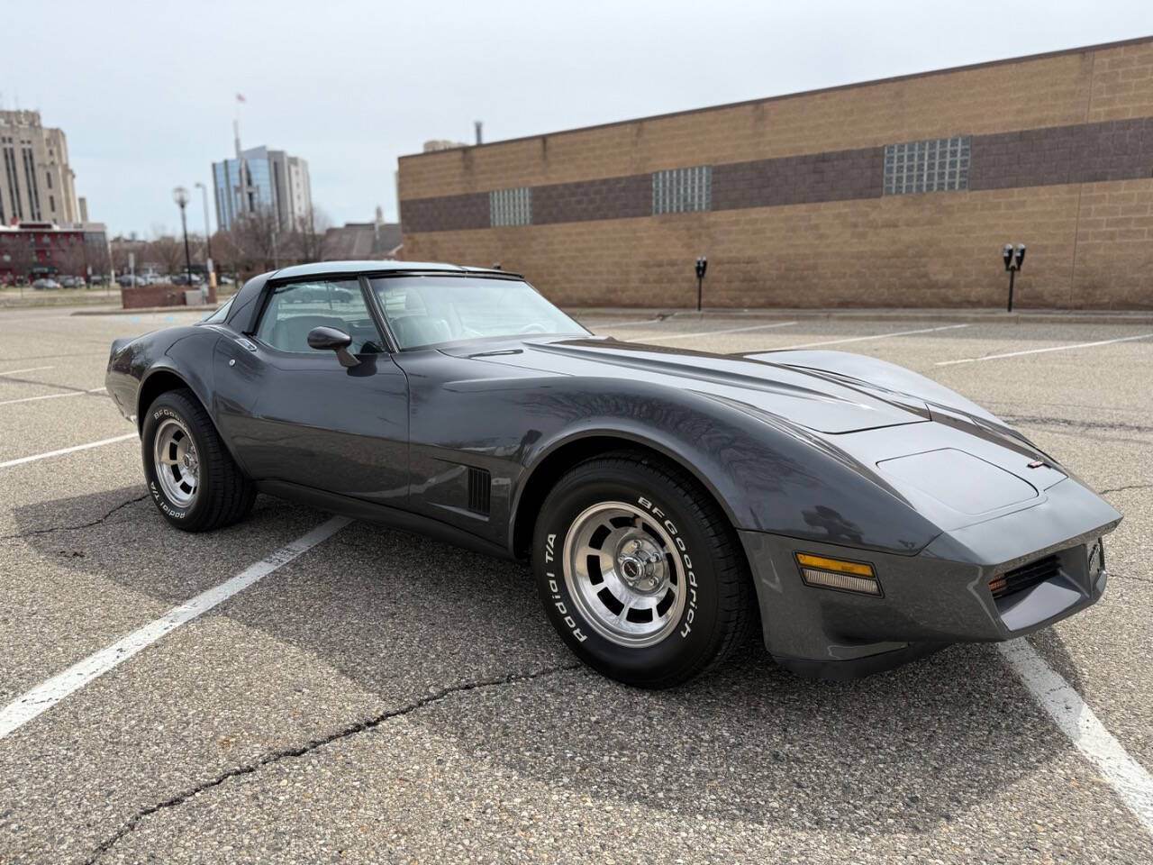Chevrolet-Corvette-1981-Coupe-28