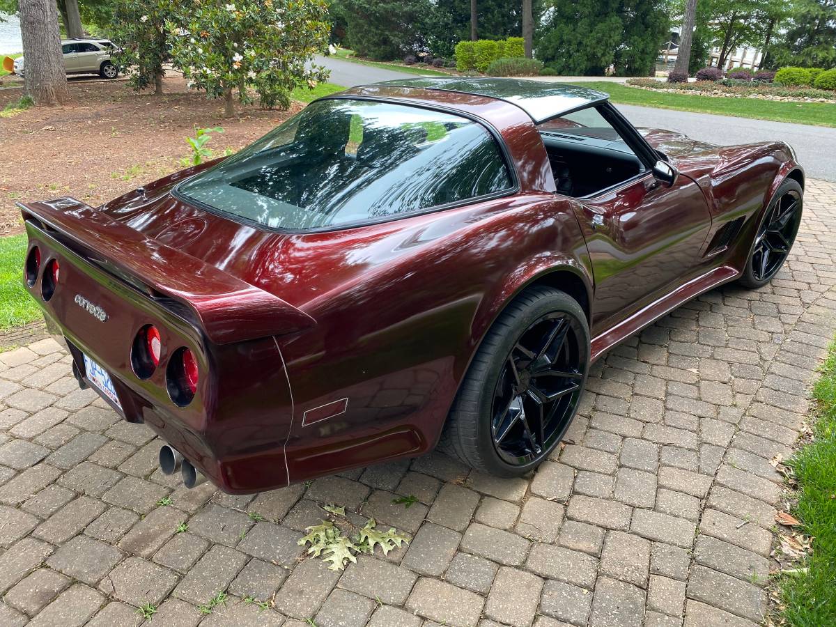 Chevrolet-Corvette-1981-red-2