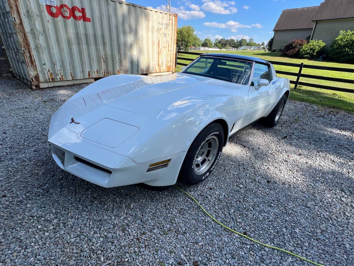 Chevrolet-Corvette-1981-white-6