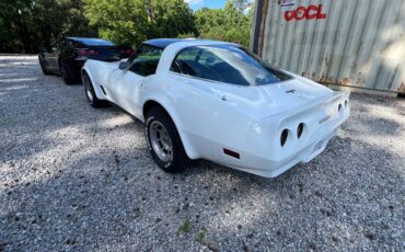 Chevrolet-Corvette-1981-white-7