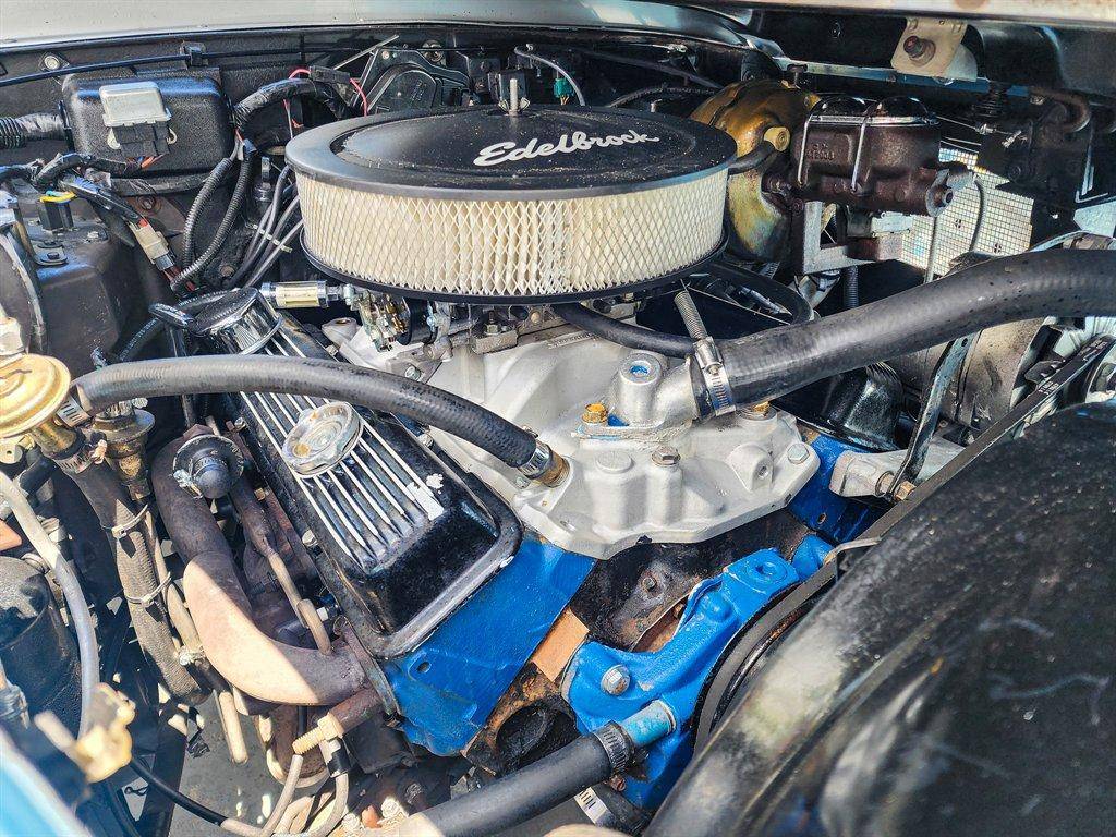 Chevrolet-Corvette-1982-13