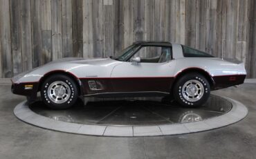 Chevrolet-Corvette-1982-Beautiful-Color-Combo-1