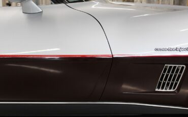 Chevrolet-Corvette-1982-Beautiful-Color-Combo-10
