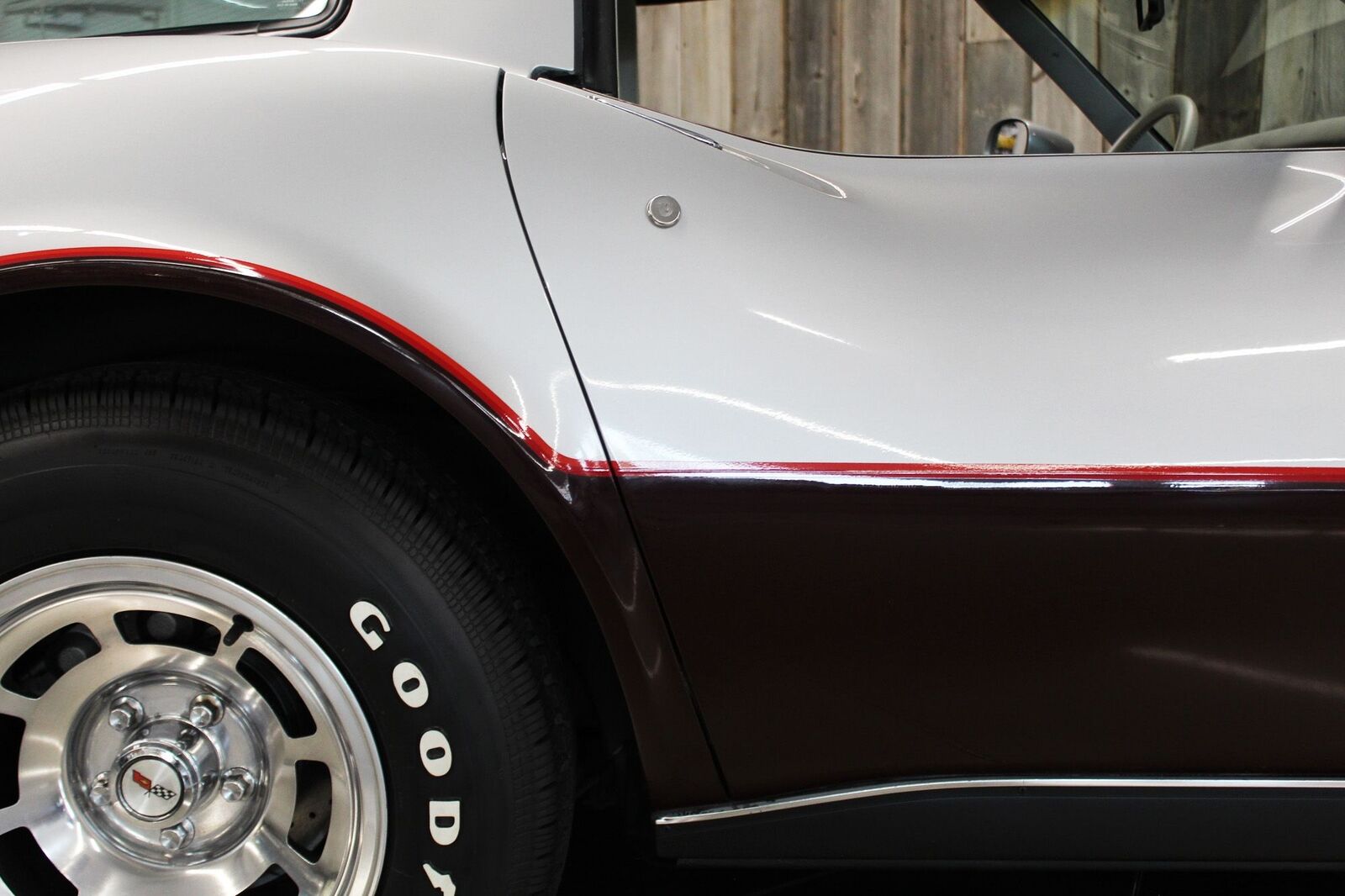 Chevrolet-Corvette-1982-Beautiful-Color-Combo-11