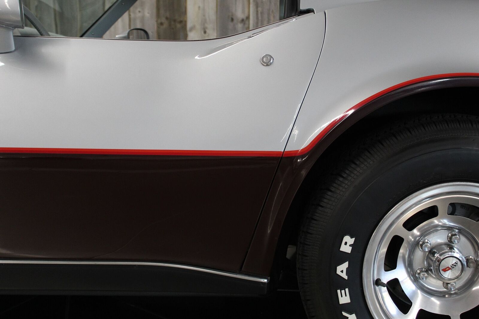 Chevrolet-Corvette-1982-Beautiful-Color-Combo-13