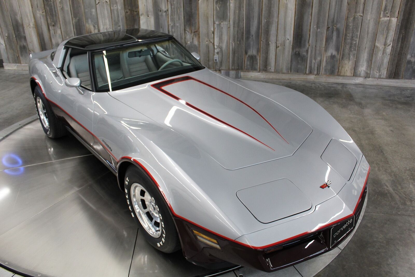 Chevrolet-Corvette-1982-Beautiful-Color-Combo-14