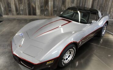 Chevrolet-Corvette-1982-Beautiful-Color-Combo-15