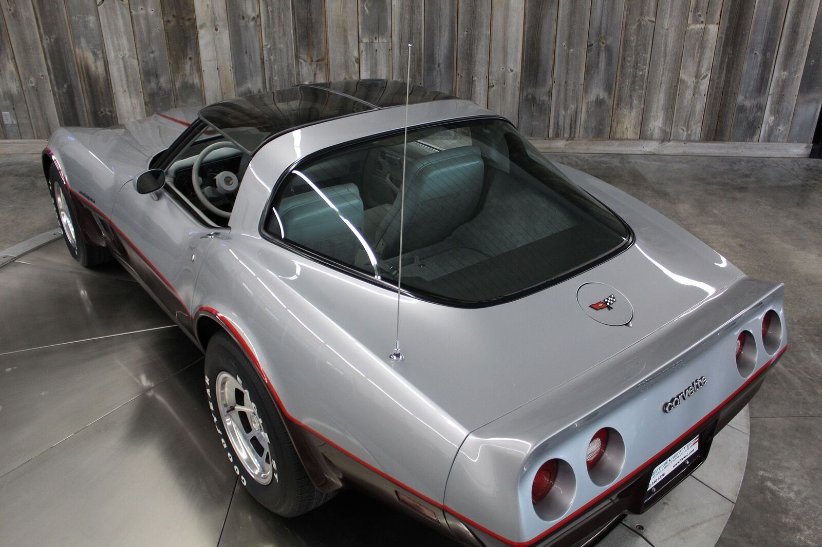 Chevrolet-Corvette-1982-Beautiful-Color-Combo-16