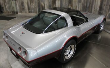 Chevrolet-Corvette-1982-Beautiful-Color-Combo-17