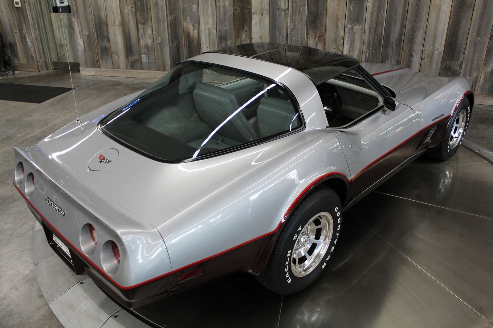 Chevrolet-Corvette-1982-Beautiful-Color-Combo-17