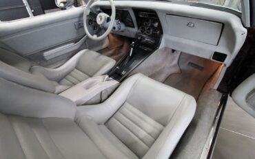 Chevrolet-Corvette-1982-Beautiful-Color-Combo-19