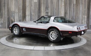 Chevrolet-Corvette-1982-Beautiful-Color-Combo-2