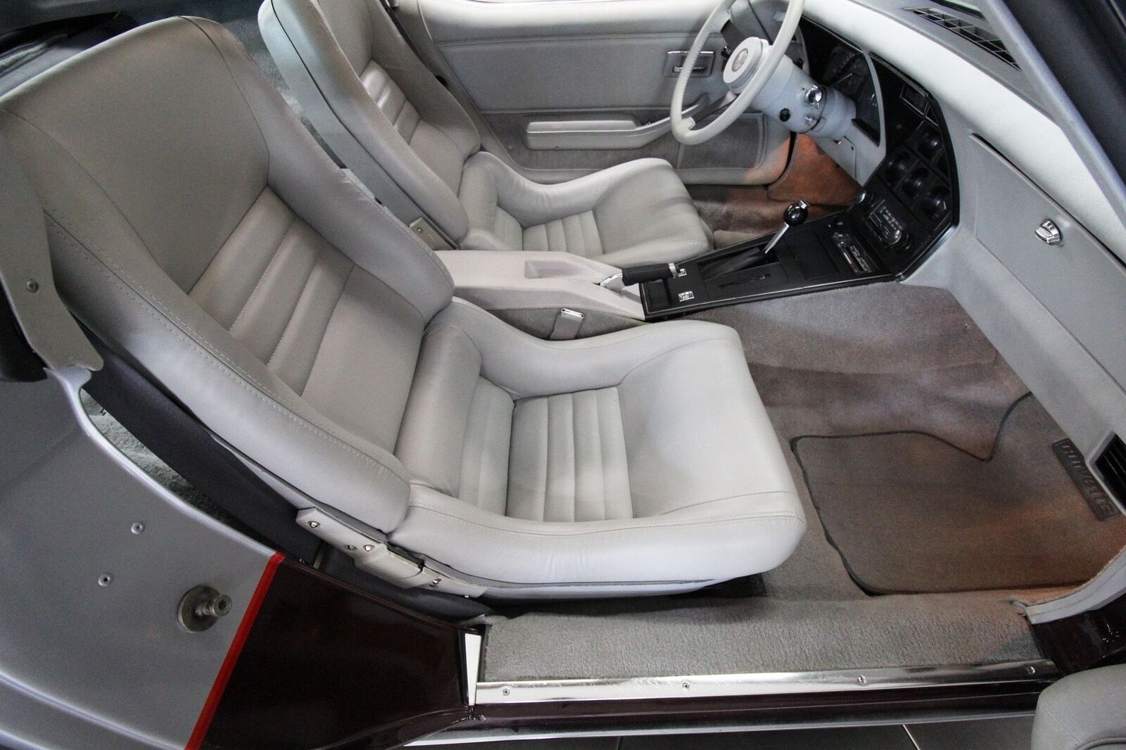 Chevrolet-Corvette-1982-Beautiful-Color-Combo-21