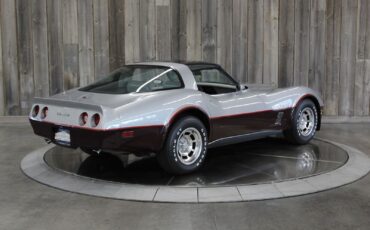 Chevrolet-Corvette-1982-Beautiful-Color-Combo-3