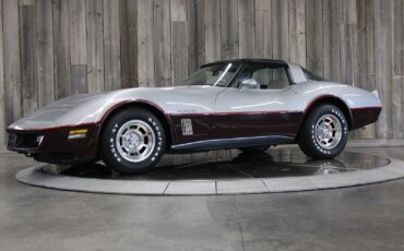 Chevrolet-Corvette-1982-Beautiful-Color-Combo-35
