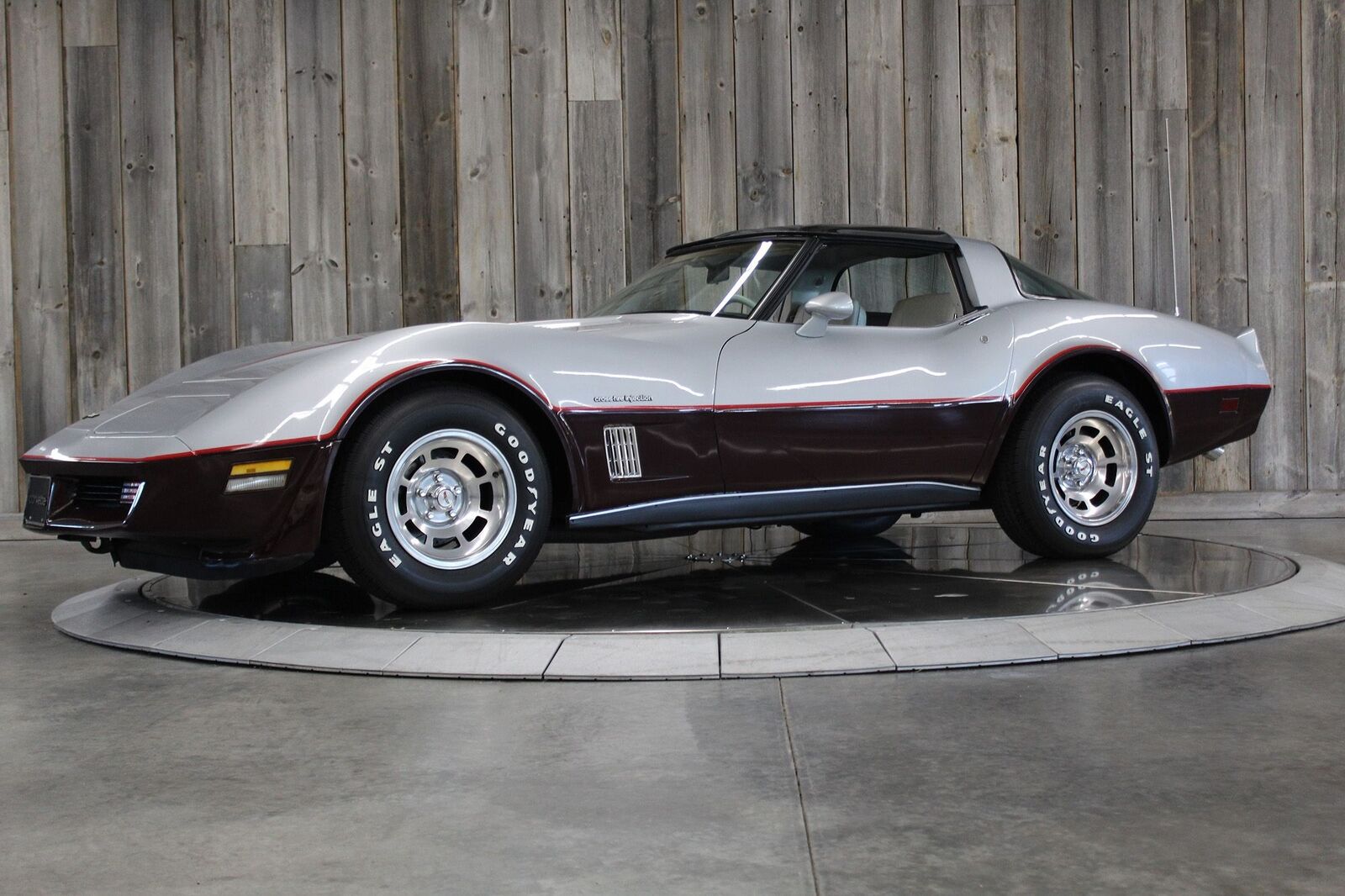 Chevrolet-Corvette-1982-Beautiful-Color-Combo-35