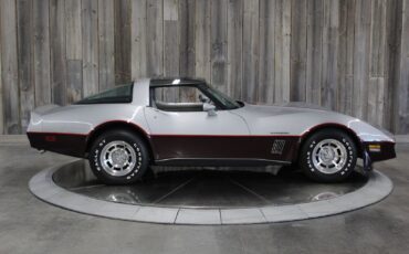 Chevrolet-Corvette-1982-Beautiful-Color-Combo-4