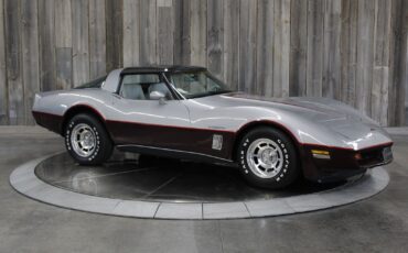 Chevrolet-Corvette-1982-Beautiful-Color-Combo-5
