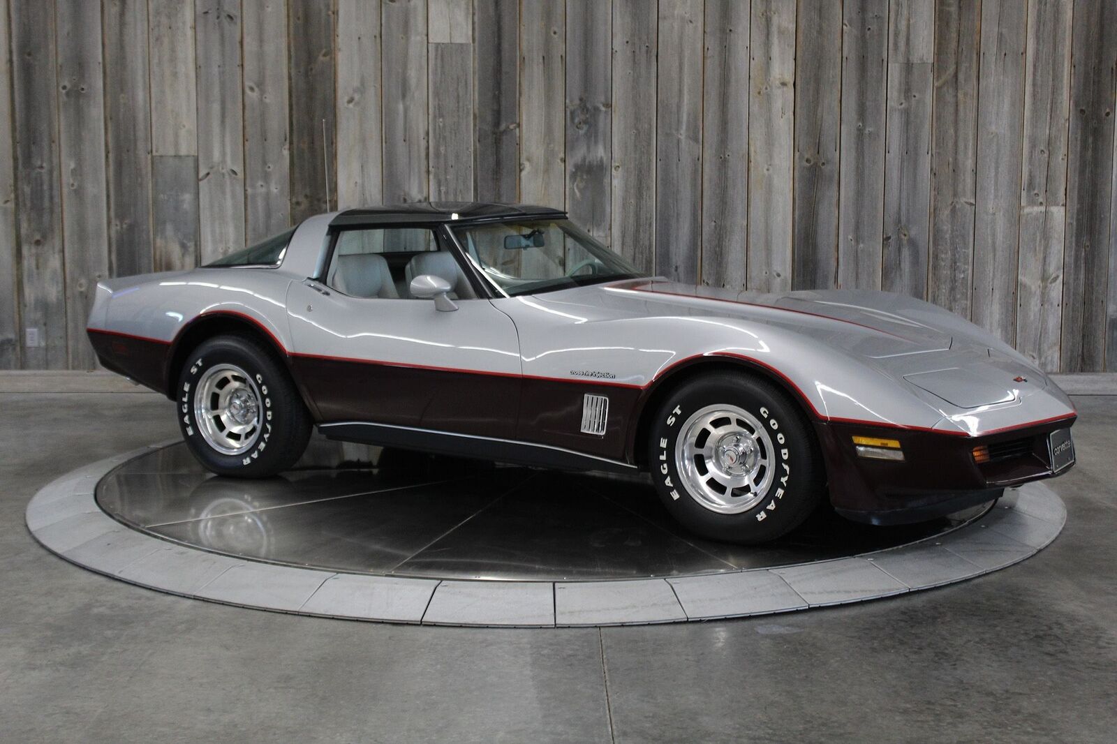 Chevrolet-Corvette-1982-Beautiful-Color-Combo-5