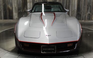 Chevrolet-Corvette-1982-Beautiful-Color-Combo-6