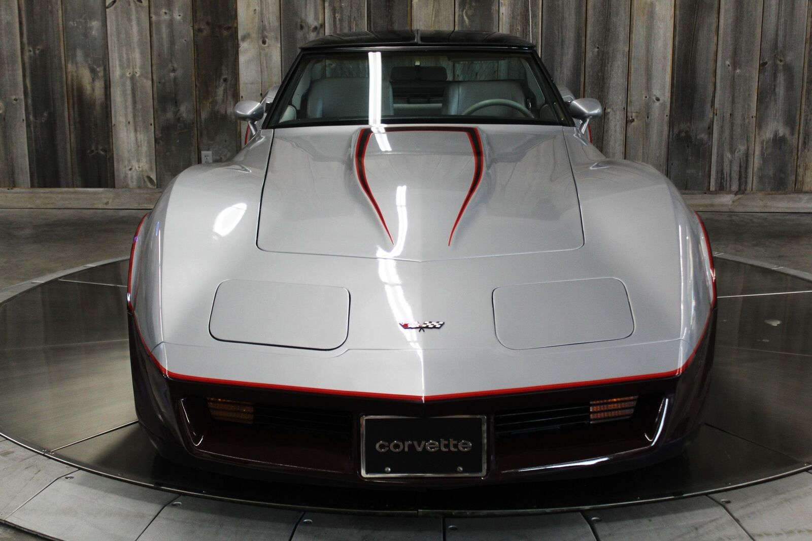 Chevrolet-Corvette-1982-Beautiful-Color-Combo-6
