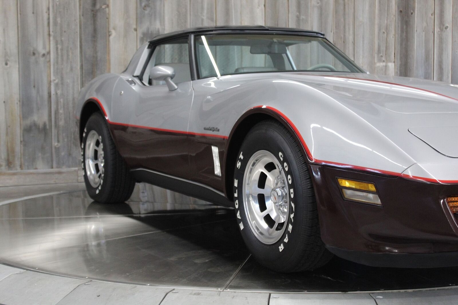 Chevrolet-Corvette-1982-Beautiful-Color-Combo-8