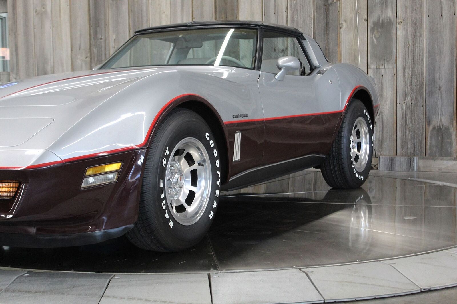 Chevrolet-Corvette-1982-Beautiful-Color-Combo-9