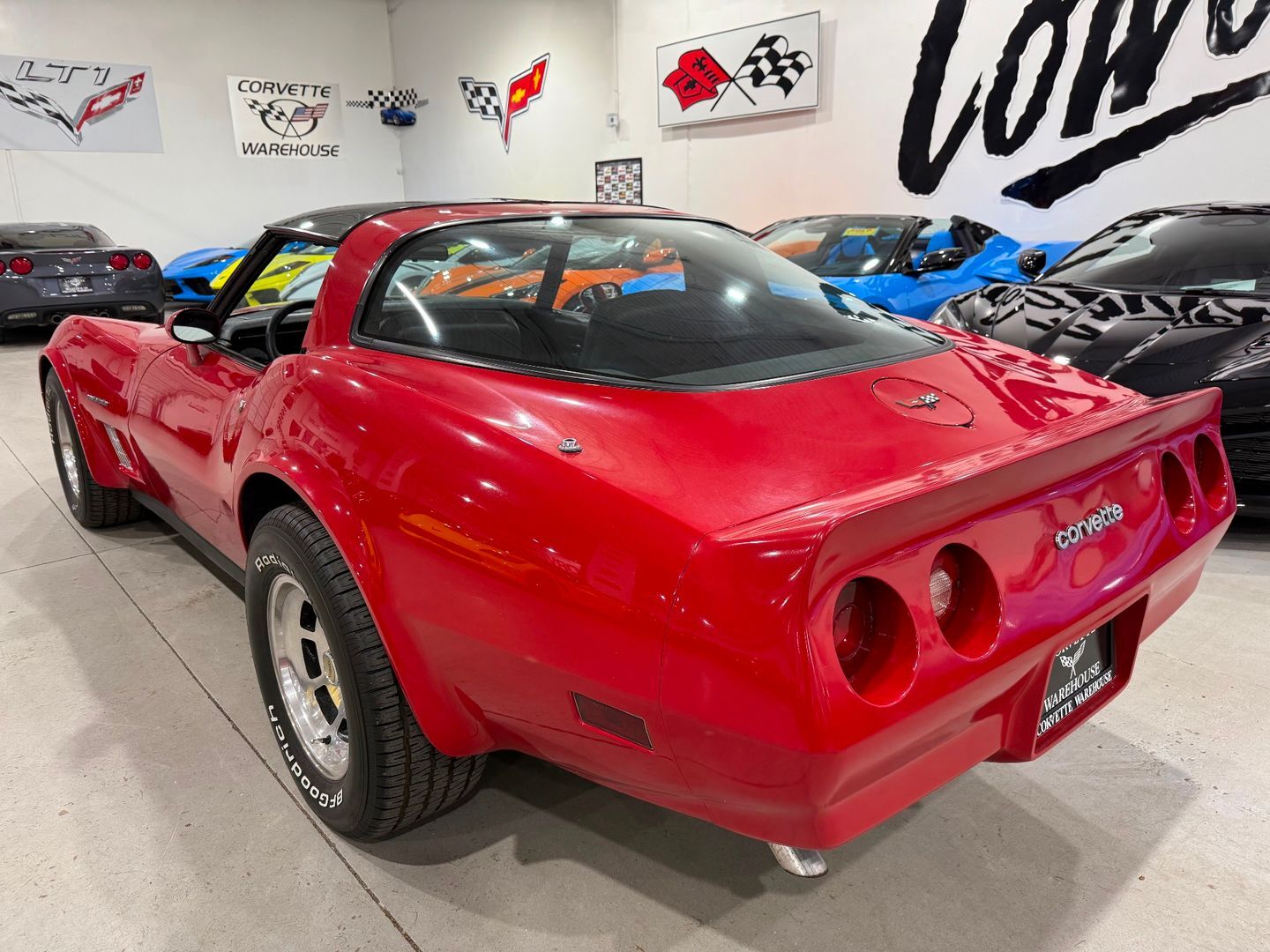Chevrolet-Corvette-1982-Coupe-2